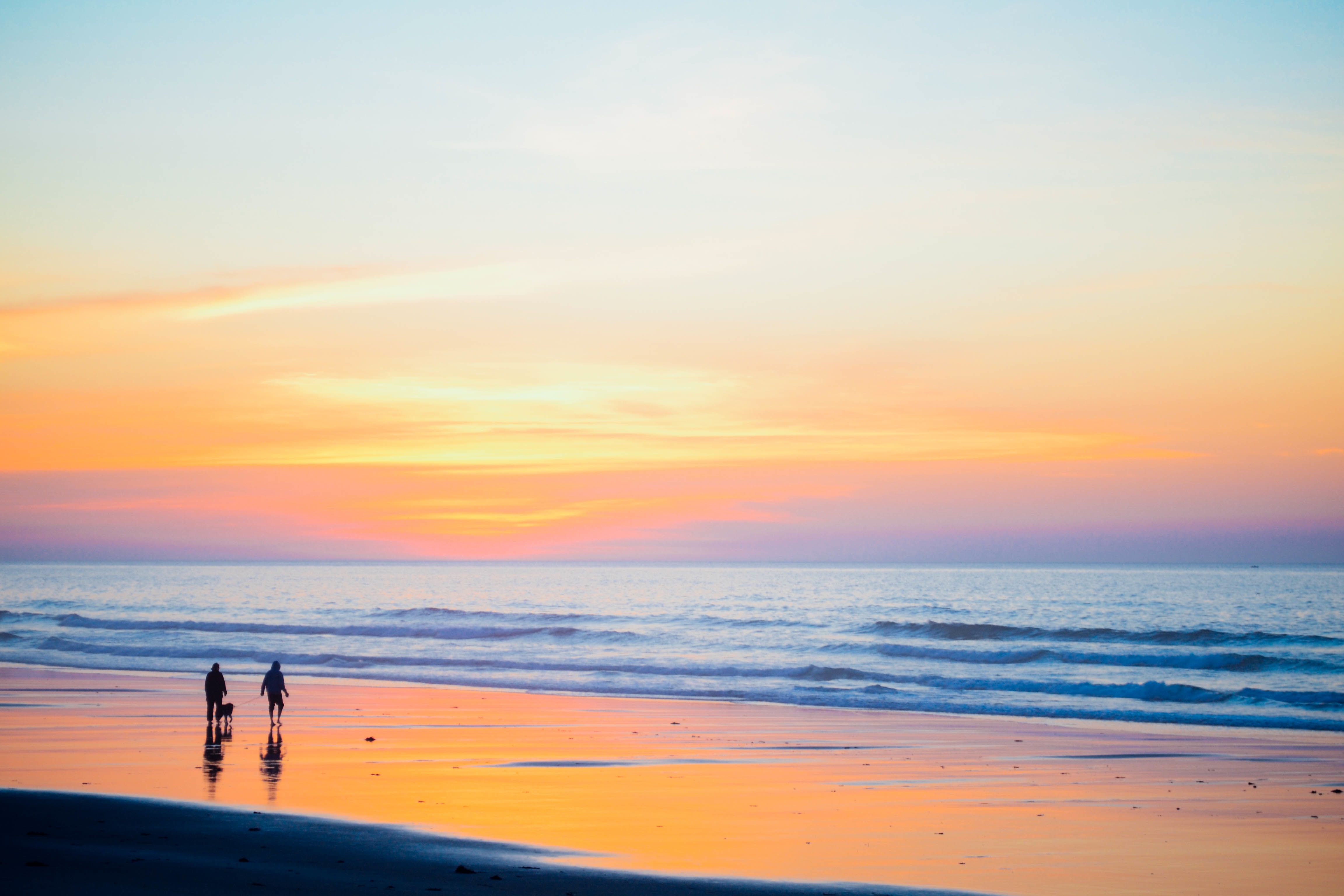 Family_on_beach.jpg